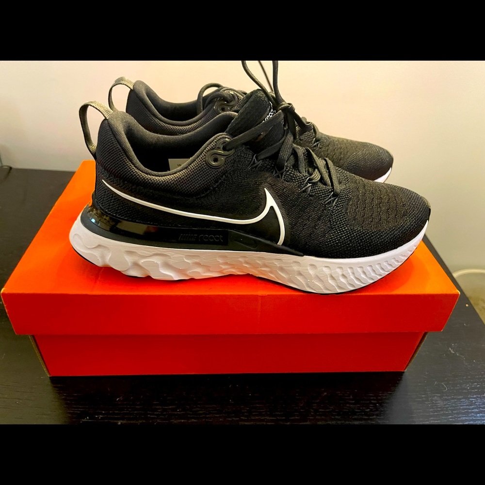 Women’s Nike React Infinity Run Flyknit 2 Running Shoe Size 8